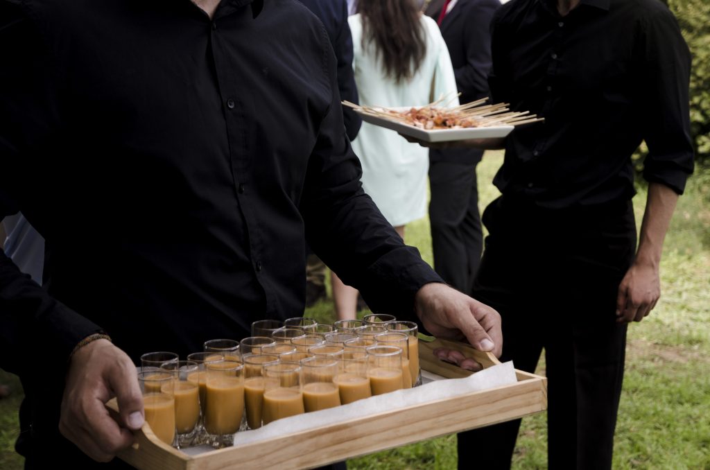 Men&uacute; econ&oacute;mico de Paella gigante con aperitivos