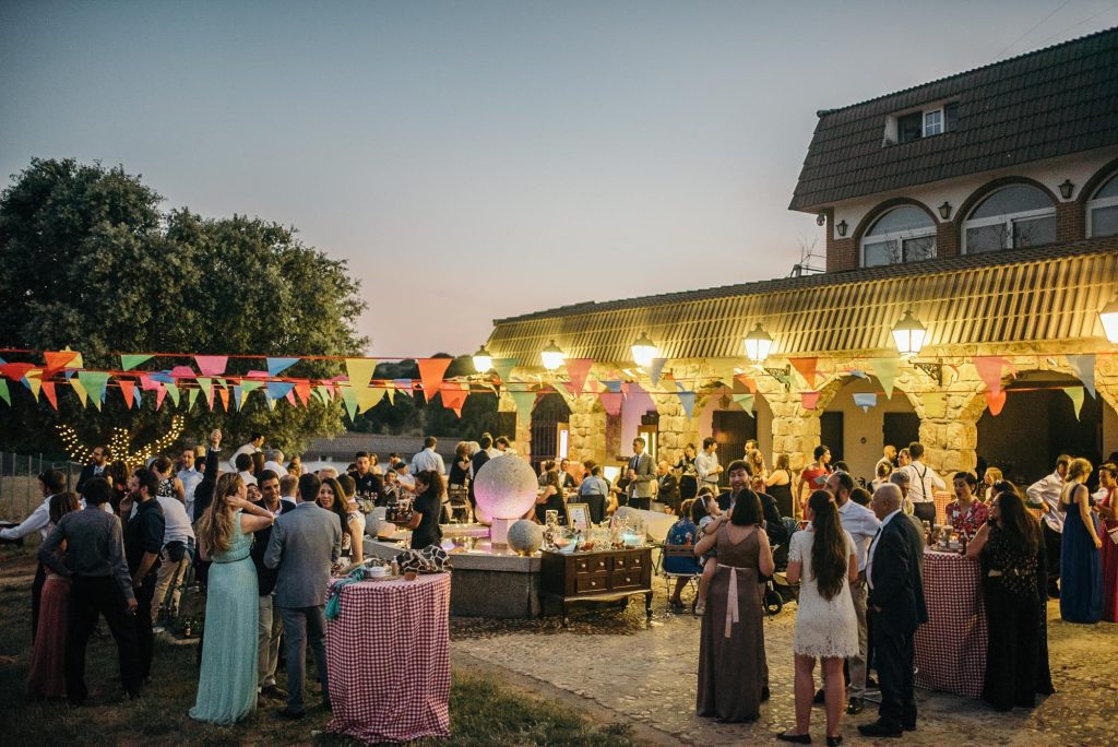 Servicio de catering vegetariano con estaciones interactivas, aperitivos fr&iacute;os y calientes, paellas gigantes y corners tem&aacute;ticos para eventos en Madrid y toda Espa&ntilde;a